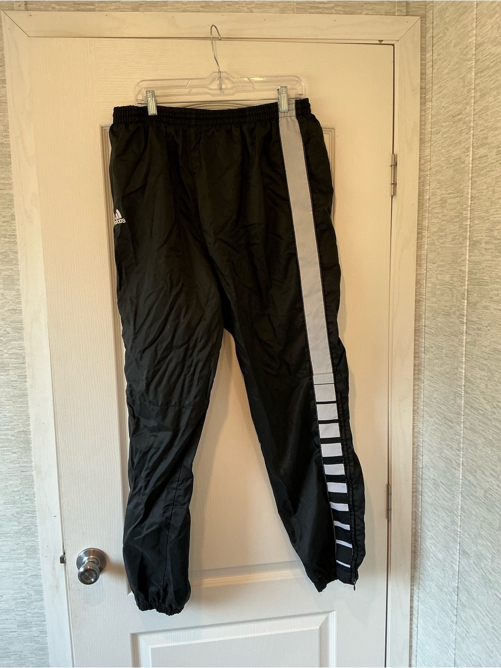 adidas wind pants Joggers with White Side Stripe L Euc